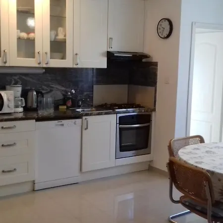 House Monty Apartment